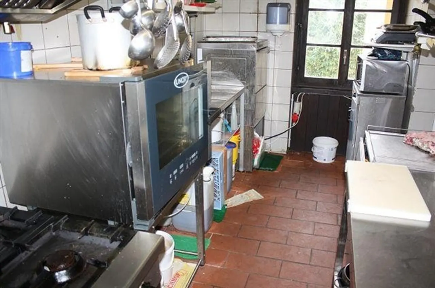 «Restaurant mit Dachwohnung und 4-Zimmer-Wohnhaus / ristorante con appartamento e casa di4 lcoali» - Foto 8 di 17