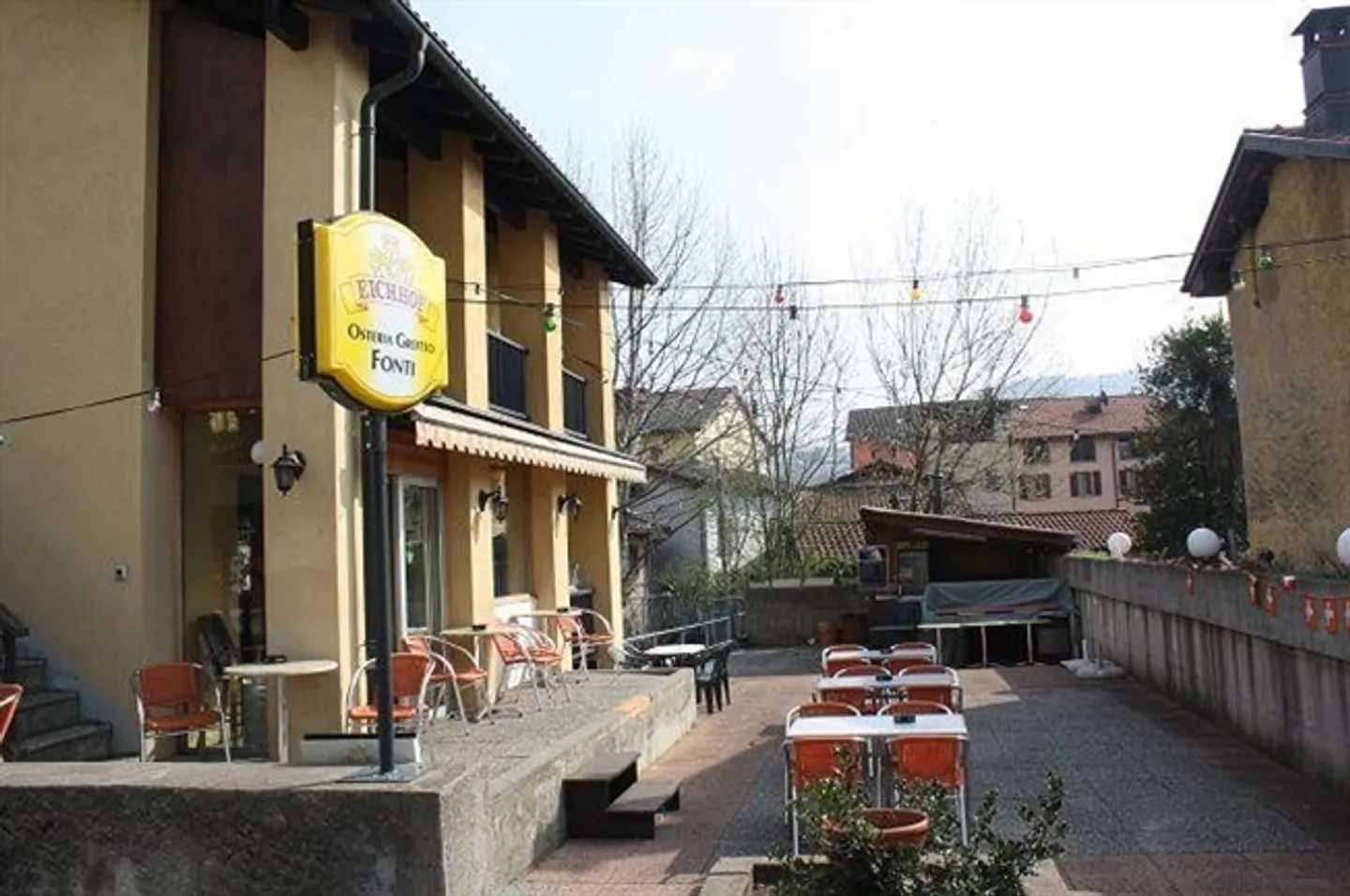 «Restaurant mit Dachwohnung und 4-Zimmer-Wohnhaus / ristorante con appartamento e casa di4 lcoali» - Foto 11 di 17