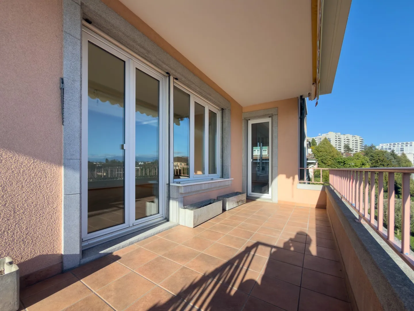 Wunderschöne 6,5 Zimmer mit Blick auf den Genfersee - Foto 10 von 13