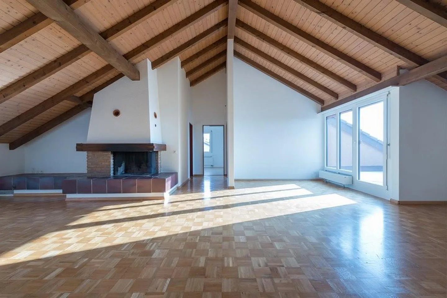 Appartement sous les combles confortable avec cheminée et balcon - Photo 2 sur 4
