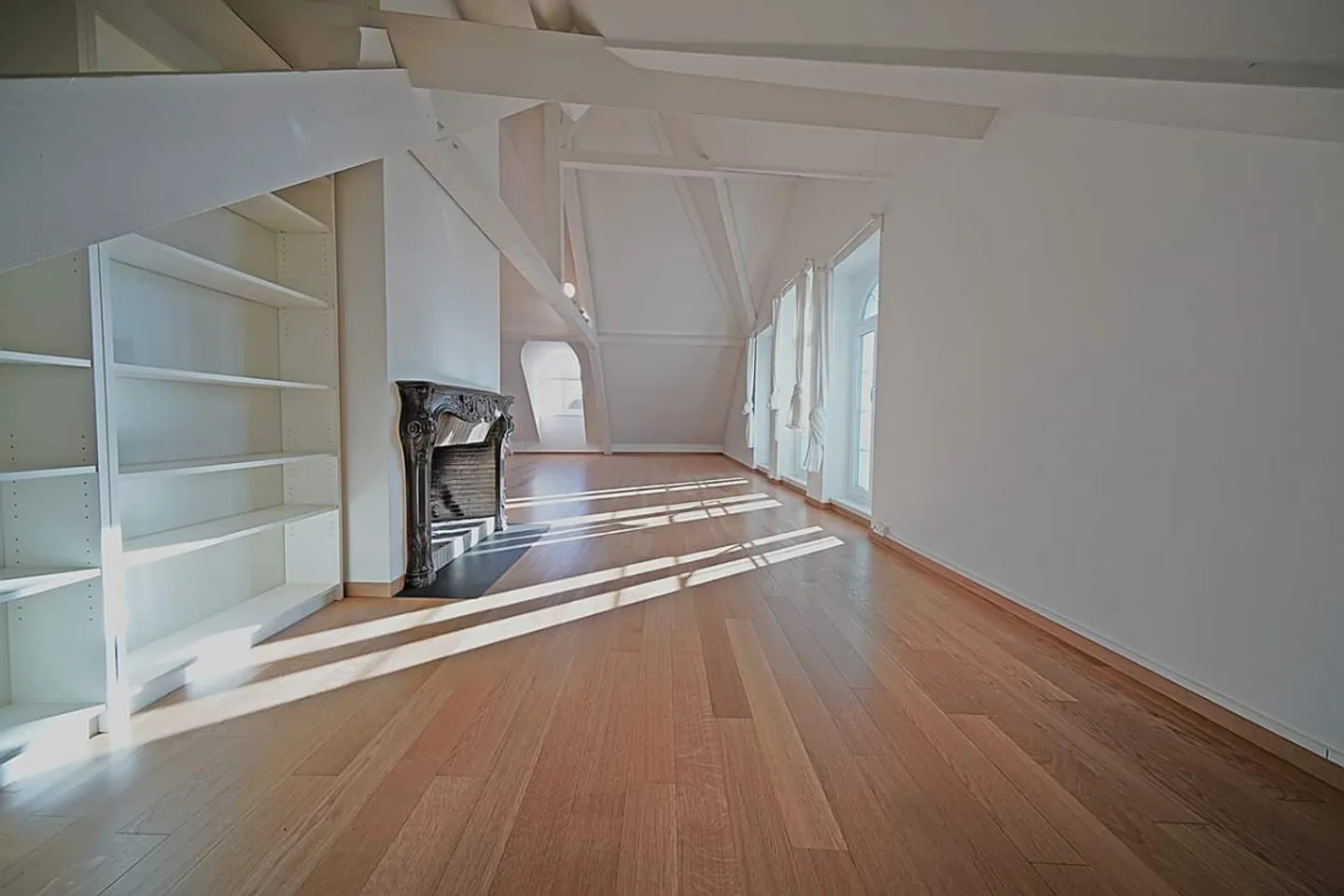 Spacious 6.5-room apartment with charm and character - Photo 3 of 13