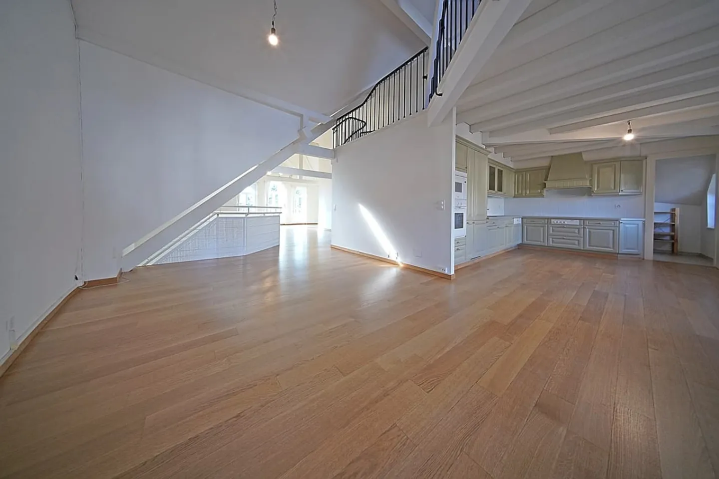 Spacious 6.5-room apartment with charm and character - Photo 7 of 13
