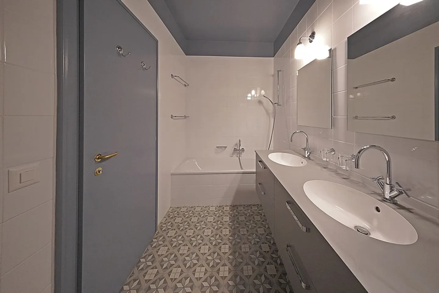 Spacious 6.5-room apartment with charm and character - Photo 10 of 13