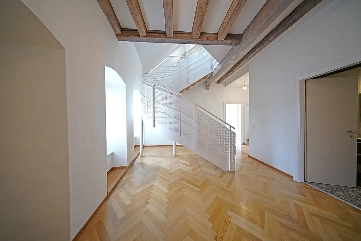 Spacious 6.5-room apartment with charm and character - Photo 12 of 13