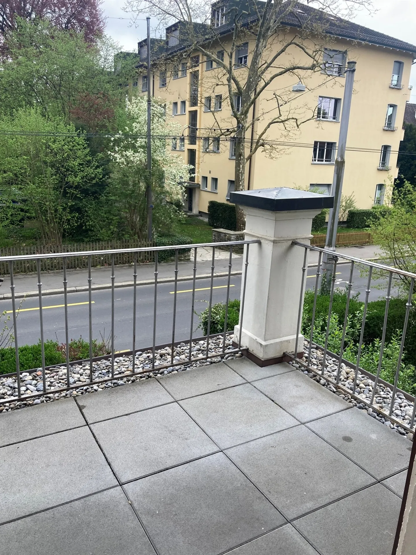 Dans une maison de 3 familles dans le quartier d'Obstberg/quartier de Schosshalden! - Photo 8 sur 8