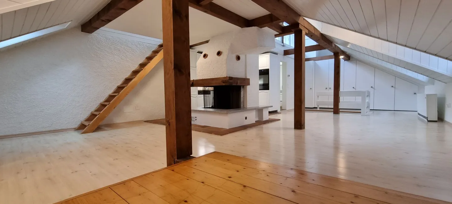 Appartement en attique original avec terrasse - Photo 1 sur 14