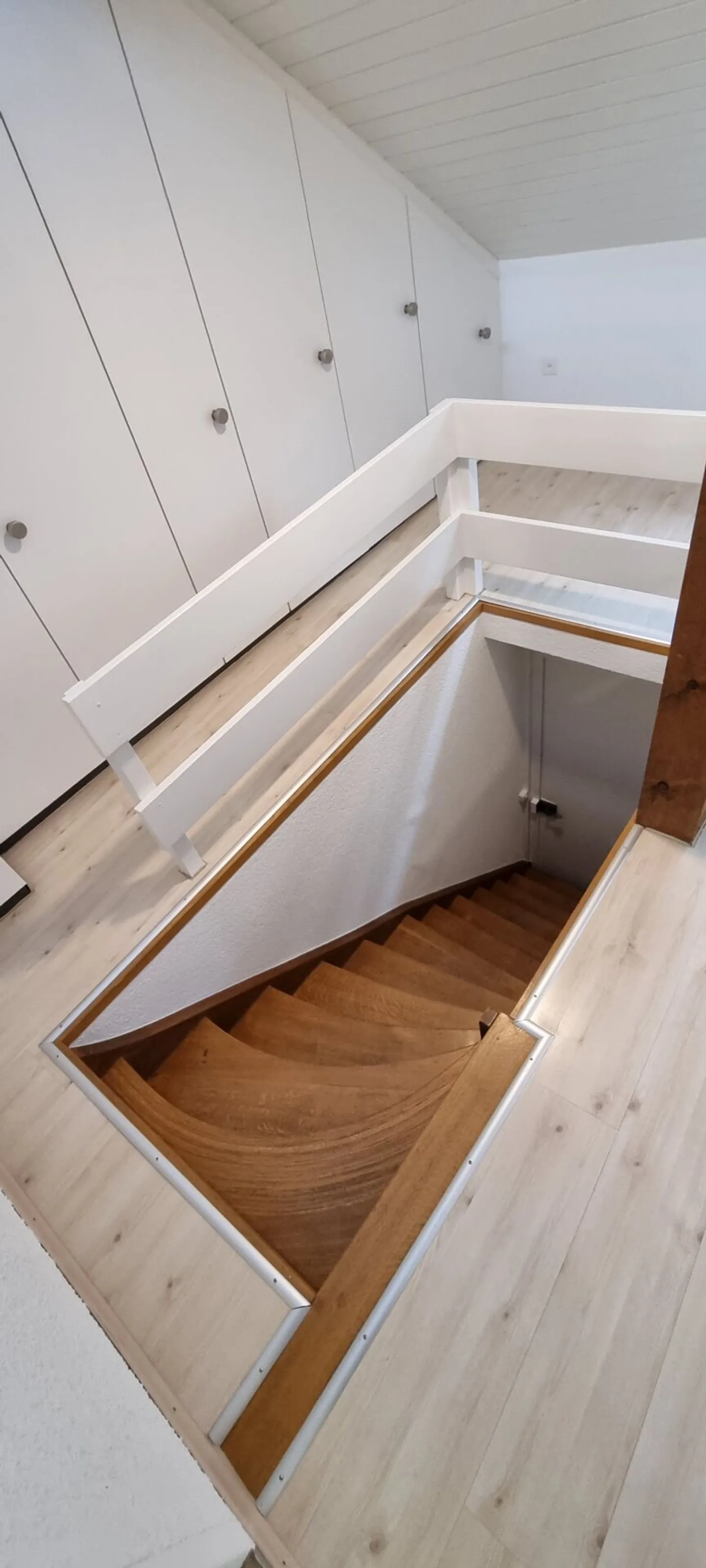 Appartement en attique original avec terrasse - Photo 7 sur 14