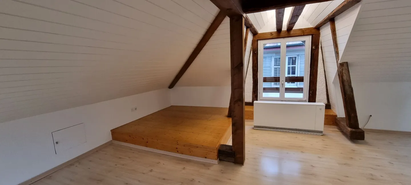 Appartement en attique original avec terrasse - Photo 4 sur 14