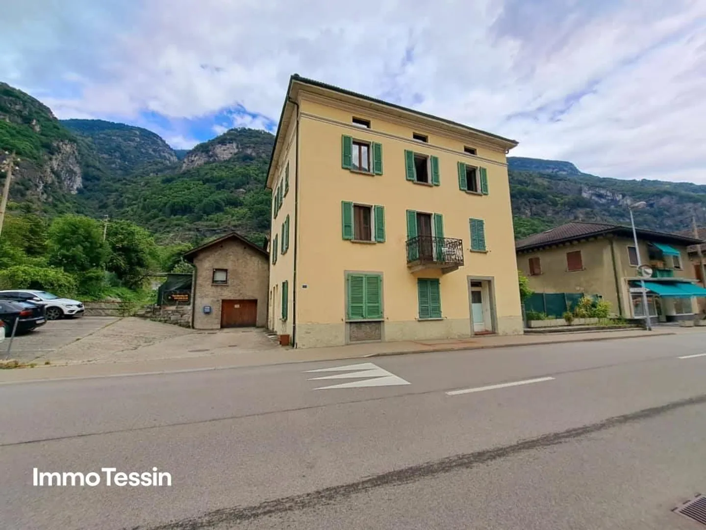 Charming & Beautiful Ground Floor Apartment in a Quiet Location with 35 m2 Terrace - Photo 3 of 13