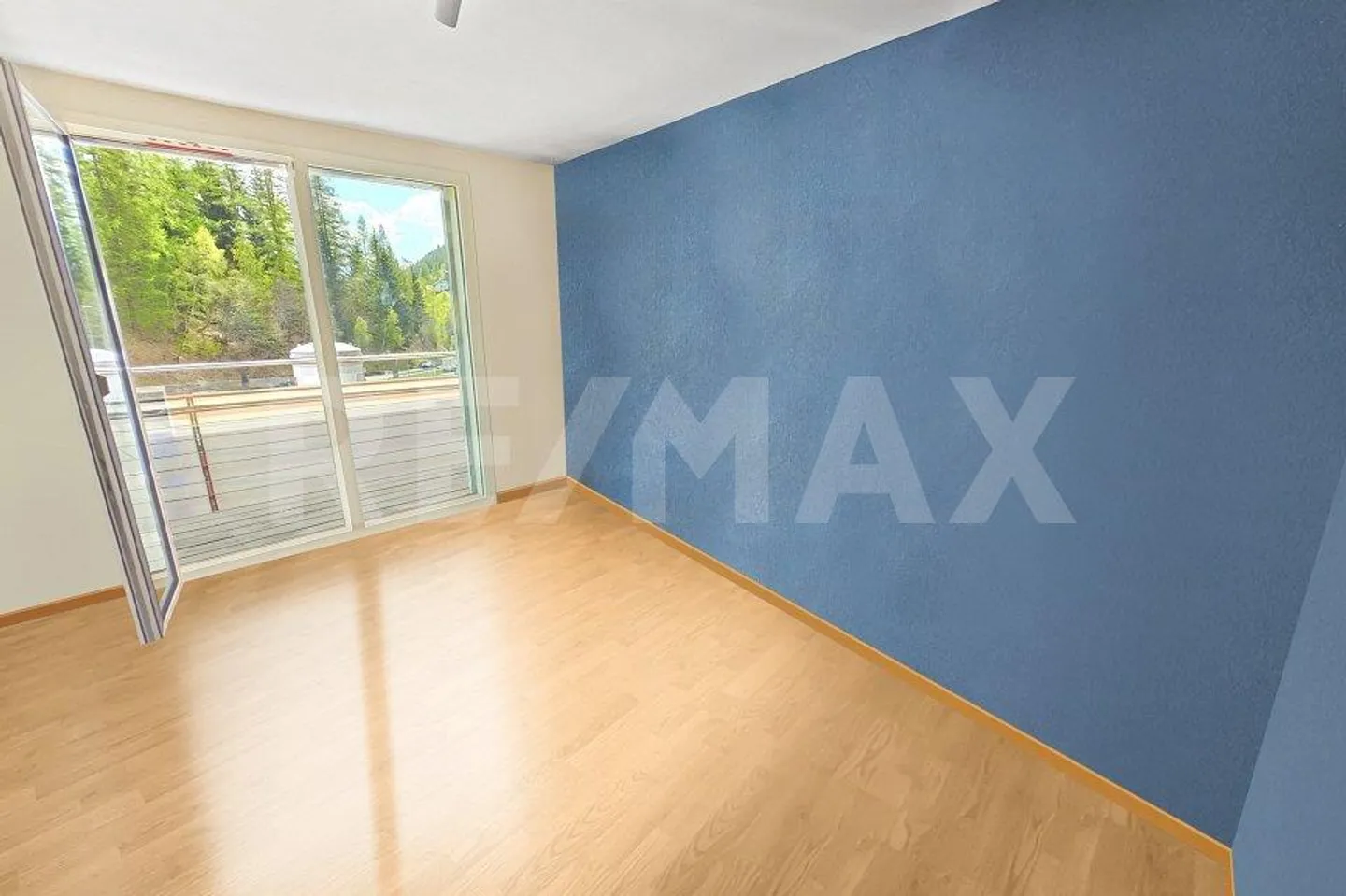 Commercial property and 4½-room penthouse in Davos Wiesen - Photo 8 of 10