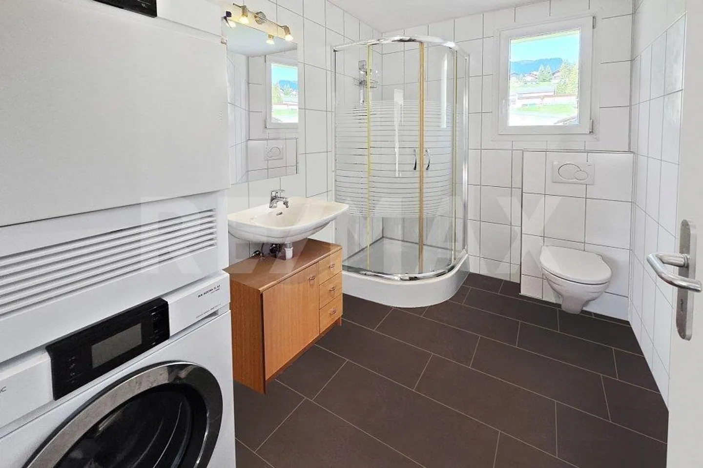 Commercial property and 4½-room penthouse in Davos Wiesen - Photo 9 of 10