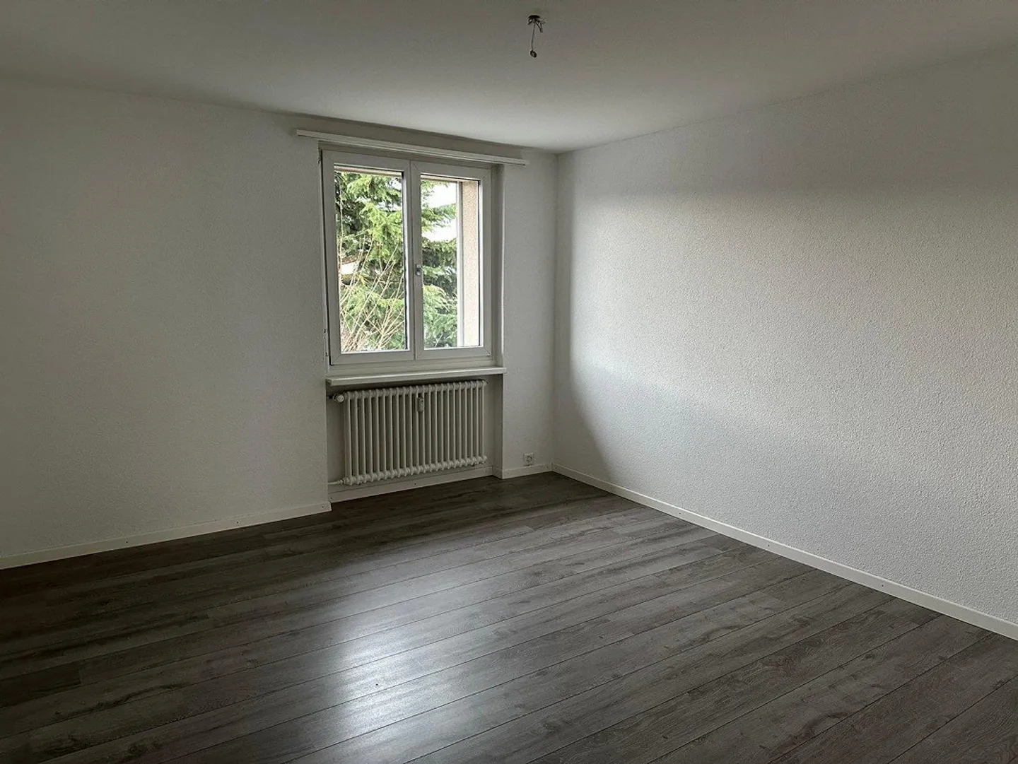 Appartamento 4 locali ben tenuto nel verde con vista lago - Foto 6 di 9