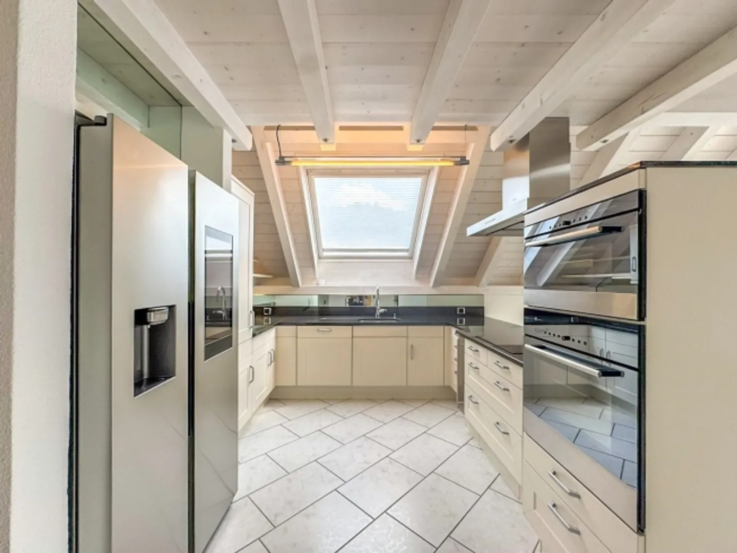 Appartamento attico centrale con galleria - Foto 1 di 11