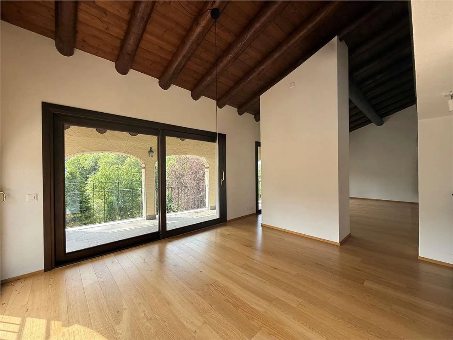 Attico elegante con giardino privato - Foto 4 di 13