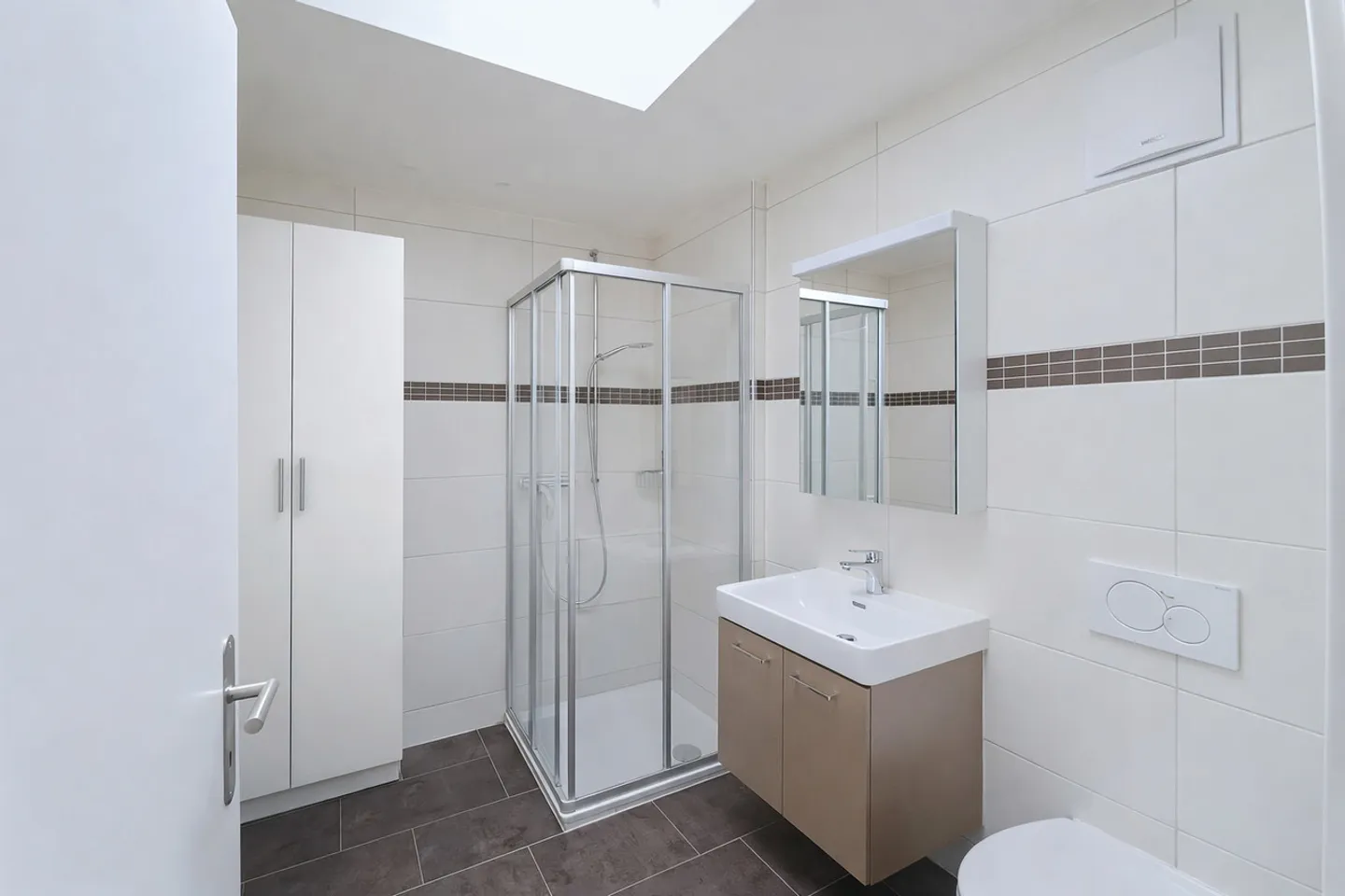 SUPERB PENTHOUSE-3.5P-BALCONY-TERRACE-117m² - Photo 11 of 14