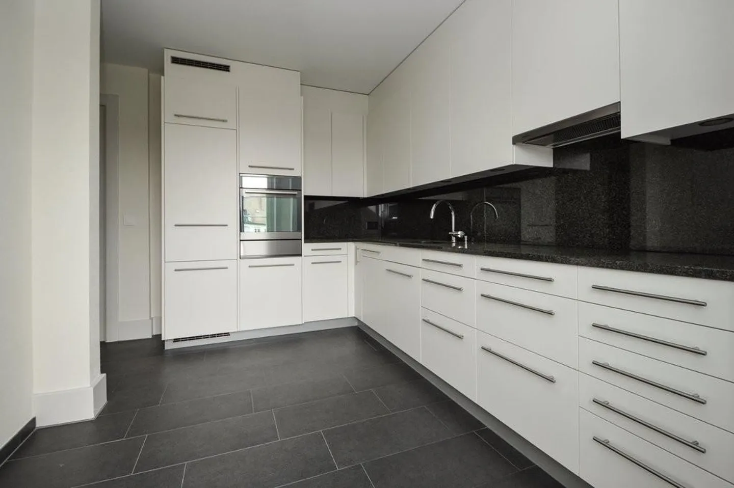 Modern living with historical charm - Photo 2 of 10