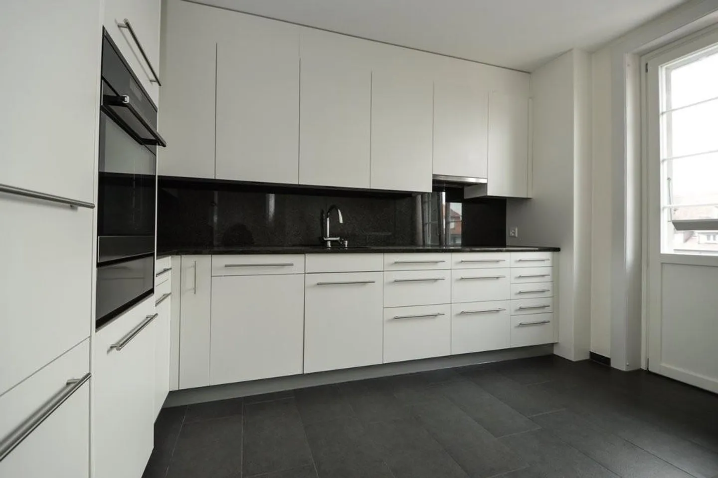 Modern living with historical charm - Photo 3 of 10