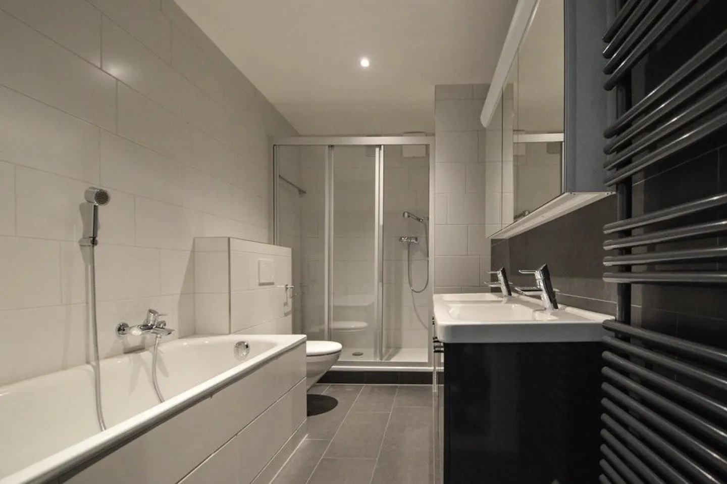 Modern living with historical charm - Photo 4 of 10