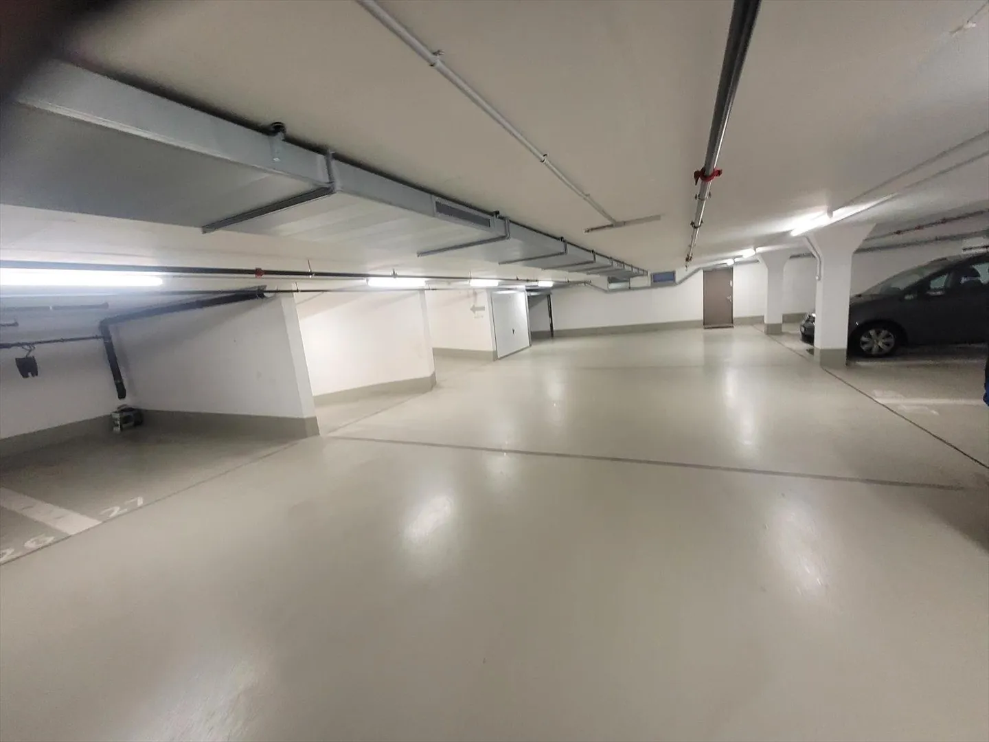 Posto auto interno per auto elettrica - Foto 2 di 2