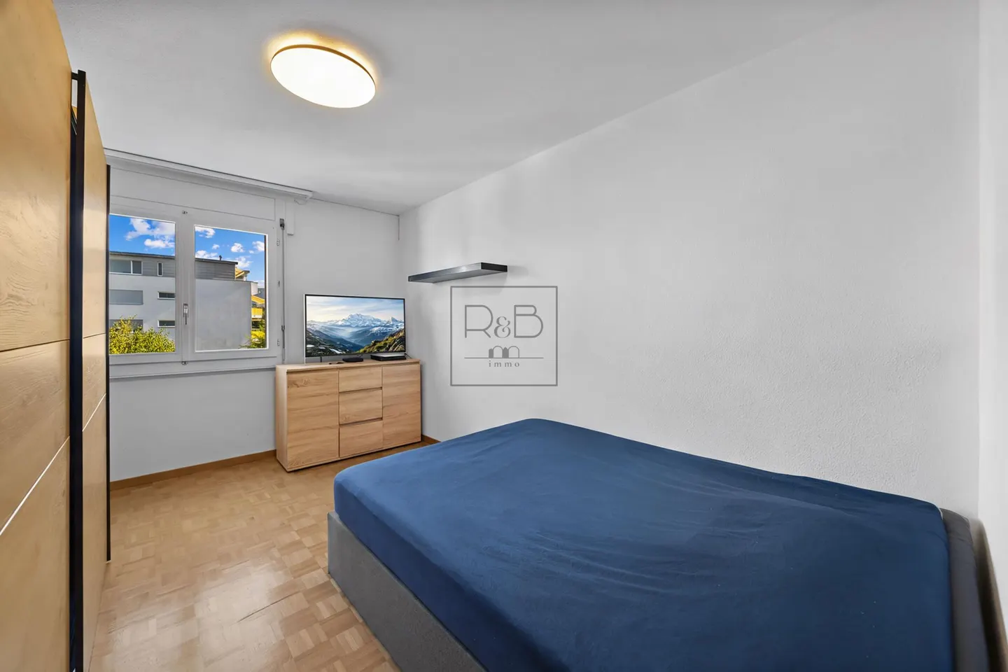 Spacious Family Apartment - Photo 5 of 8