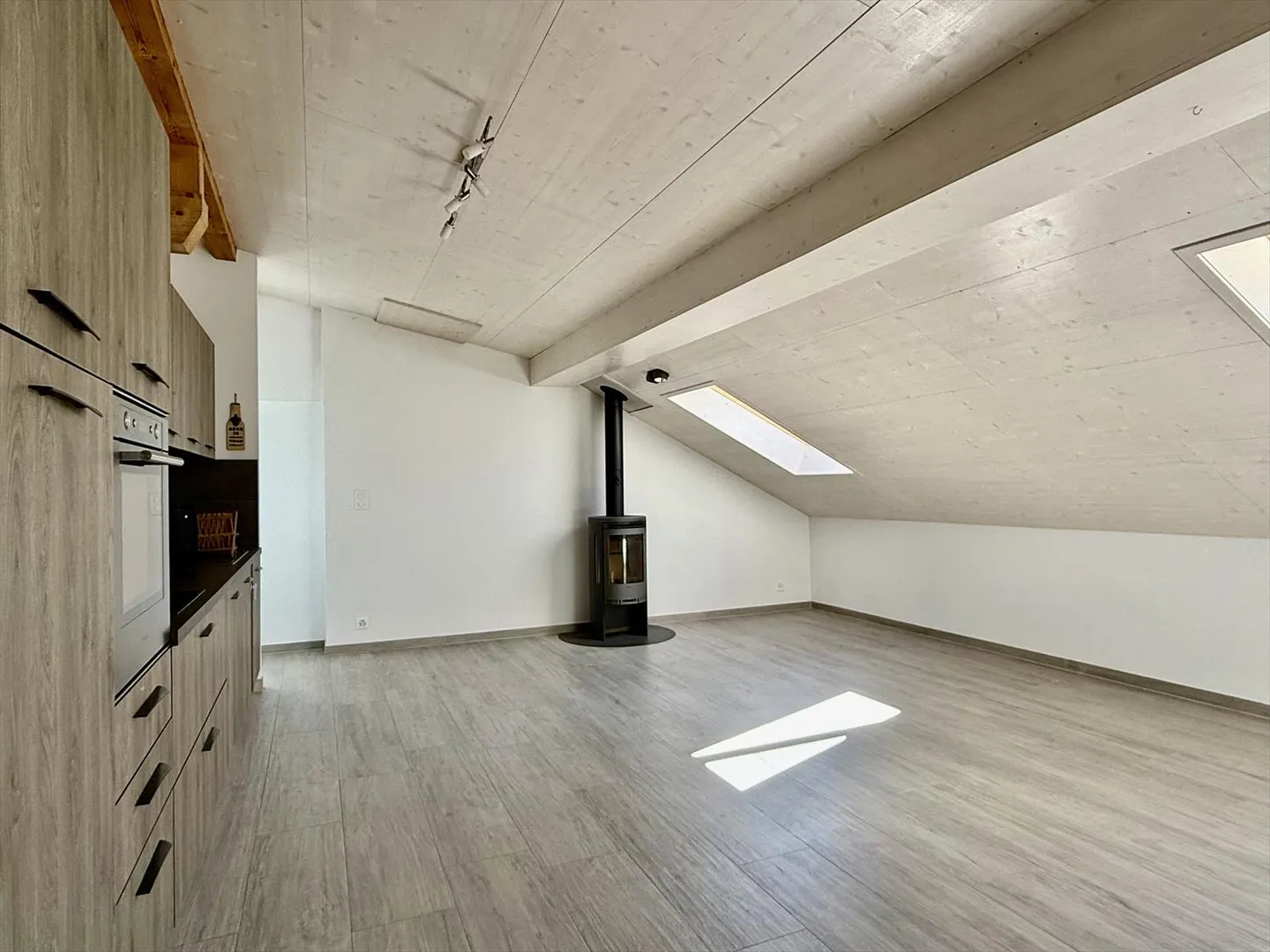 RIVAZ - Superbe  appartement avec cachet - situé au coeur des vignes à deux pas - Photo 2 of 9