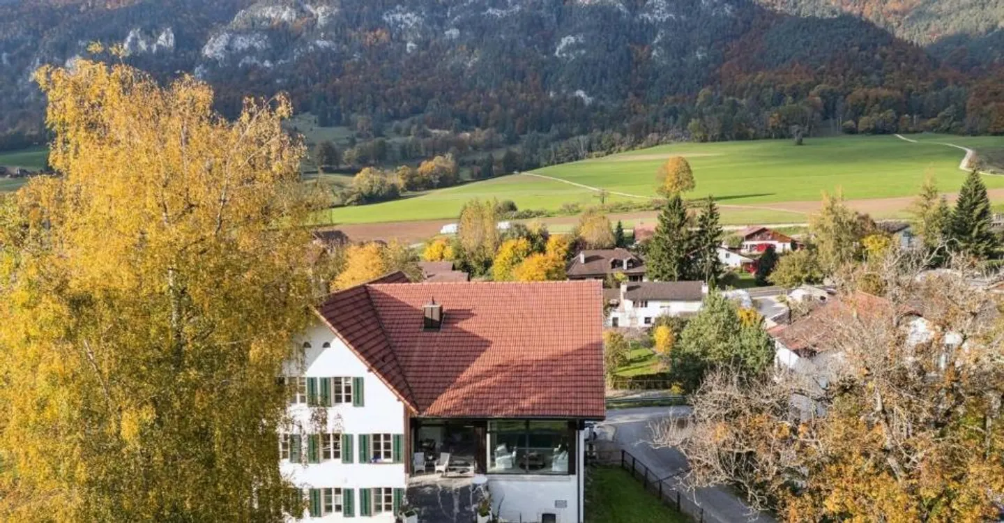 A refuge of soul and light in the heart of the Bernese Jura - Photo 2 of 13