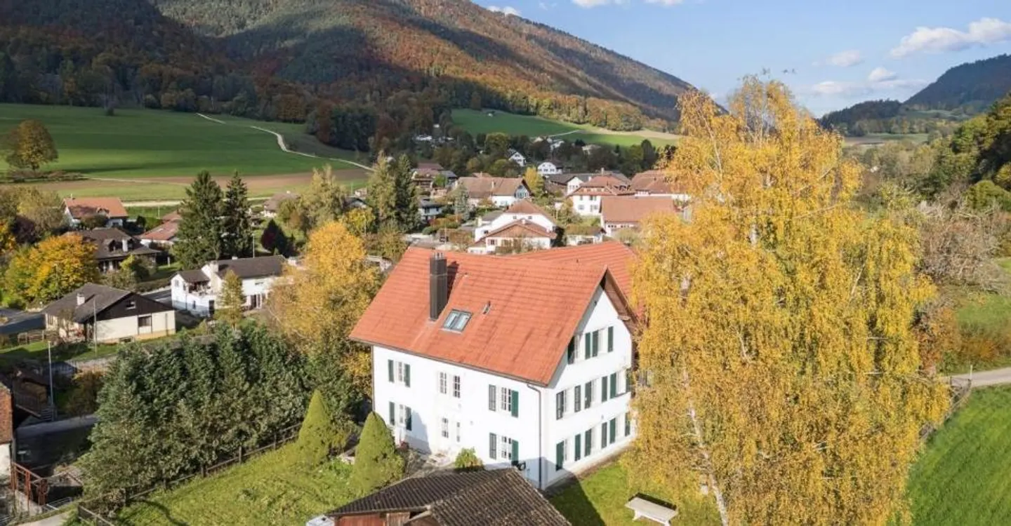 A refuge of soul and light in the heart of the Bernese Jura - Photo 3 of 13