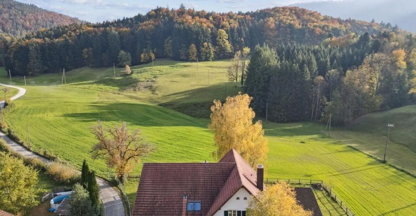 A refuge of soul and light in the heart of the Bernese Jura - Photo 4 of 13