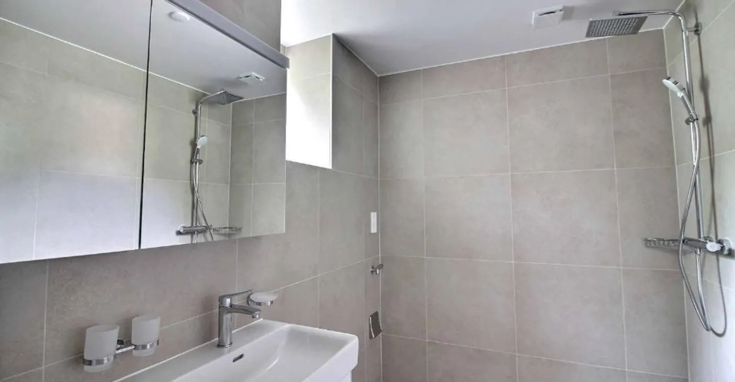 Magnifico appartamento duplex completamente ristrutturato con vista mozzafiato sul lago - Foto 8 di 12