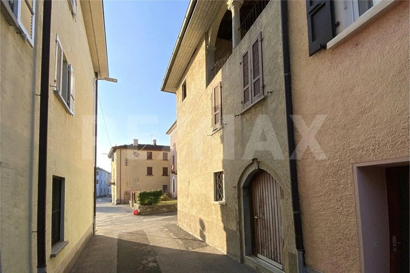 Bâtiment à rénover avec permis de construire pour 4 appartements - Photo 3 sur 5