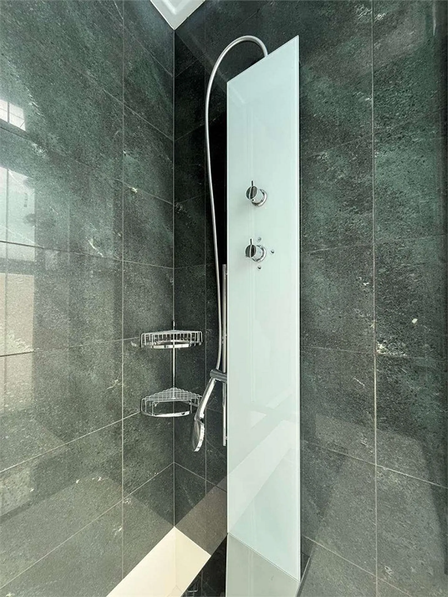 Modern 3.5-room apartment with balcony for rent just steps away - Photo 9 of 9