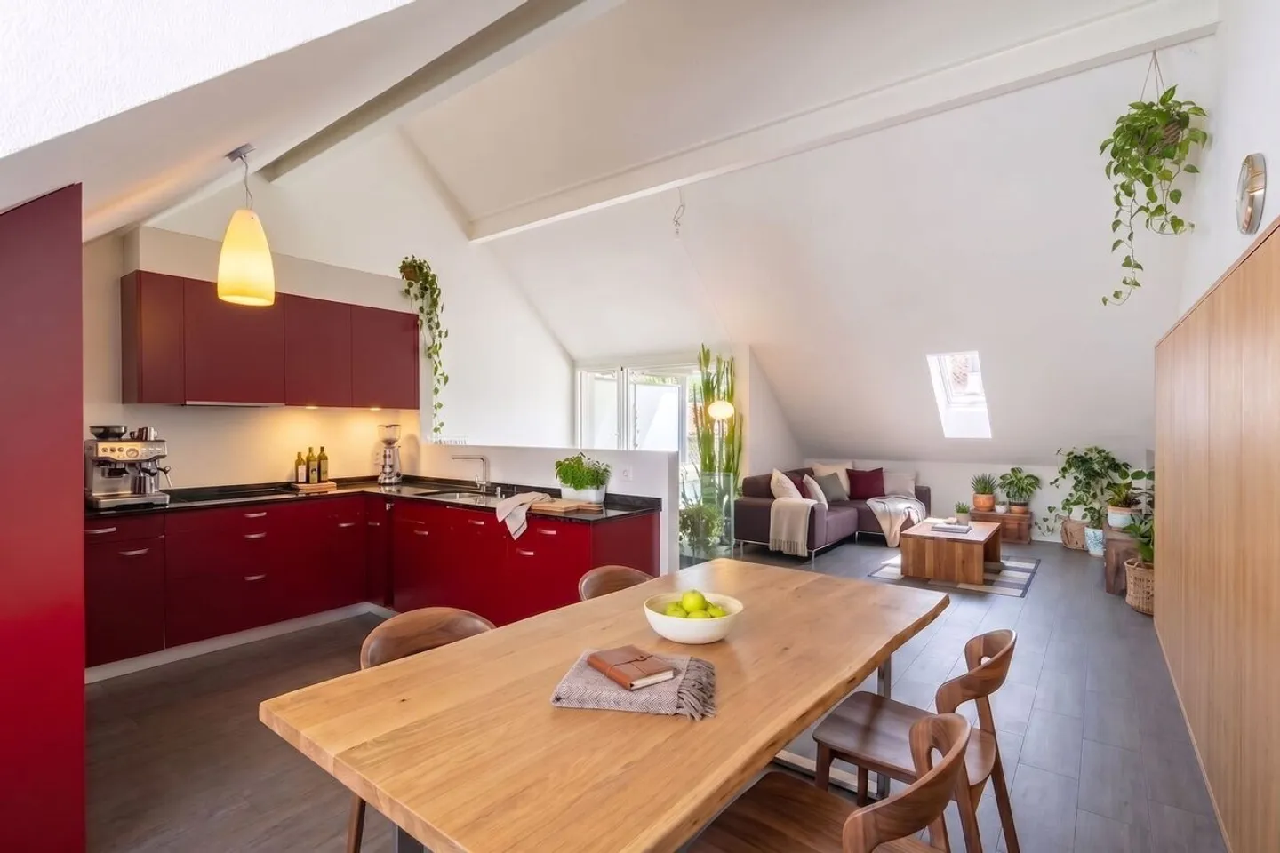 Modern 4.5-room maisonette with spacious balconies - Photo 1 of 8