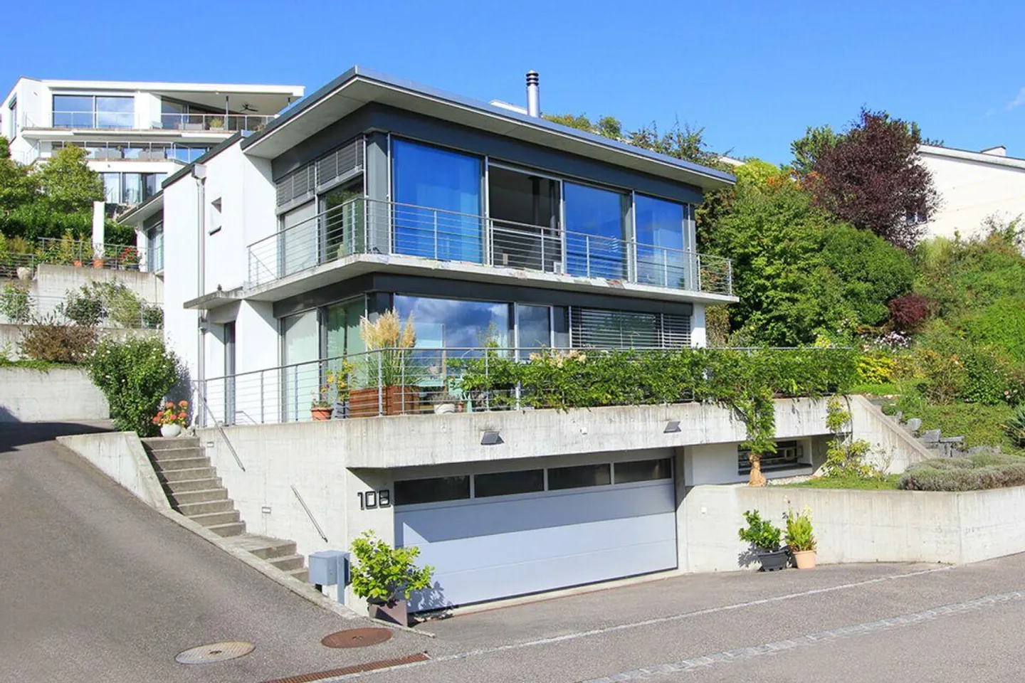 Architettura Moderna - Casa Unifamiliare in una Posizione Tranquilla - Foto 1 di 13