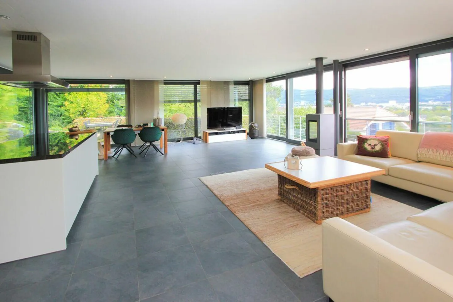 Architettura Moderna - Casa Unifamiliare in una Posizione Tranquilla - Foto 2 di 13