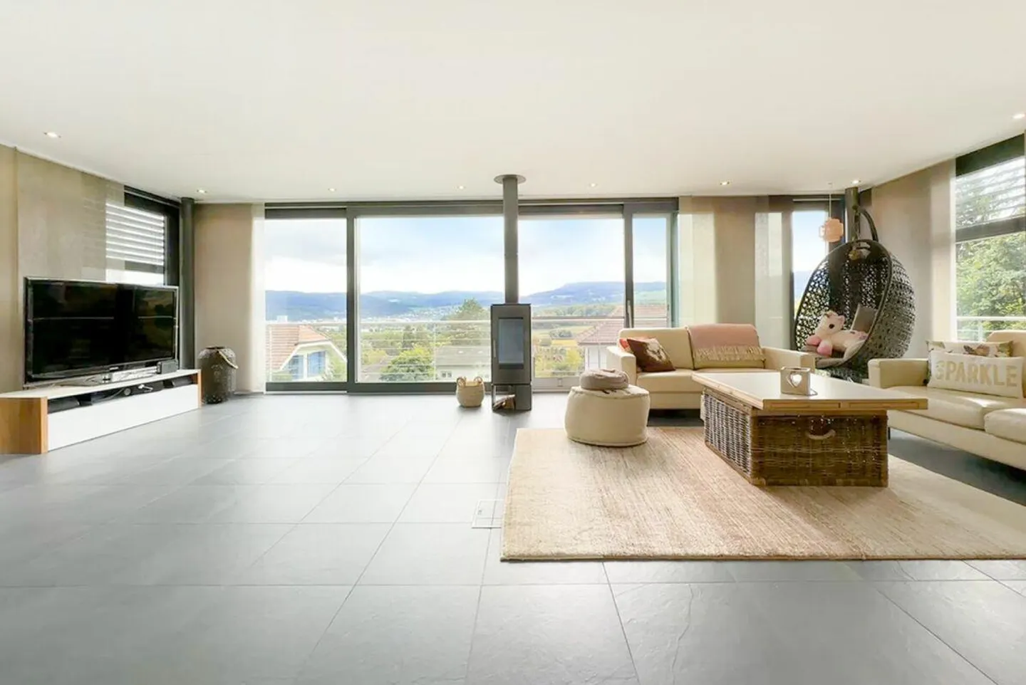 Architettura Moderna - Casa Unifamiliare in una Posizione Tranquilla - Foto 3 di 13