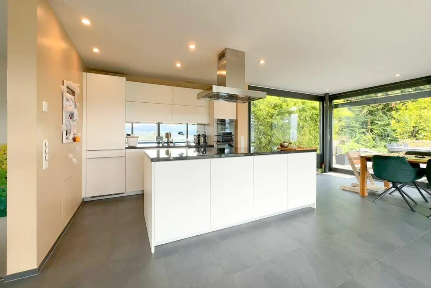 Architettura Moderna - Casa Unifamiliare in una Posizione Tranquilla - Foto 5 di 13