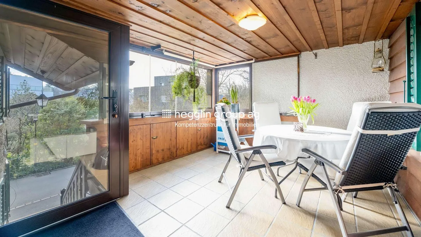 Stylish mid-terrace house with a separate apartment in the heart of Baar - Photo 2 of 11