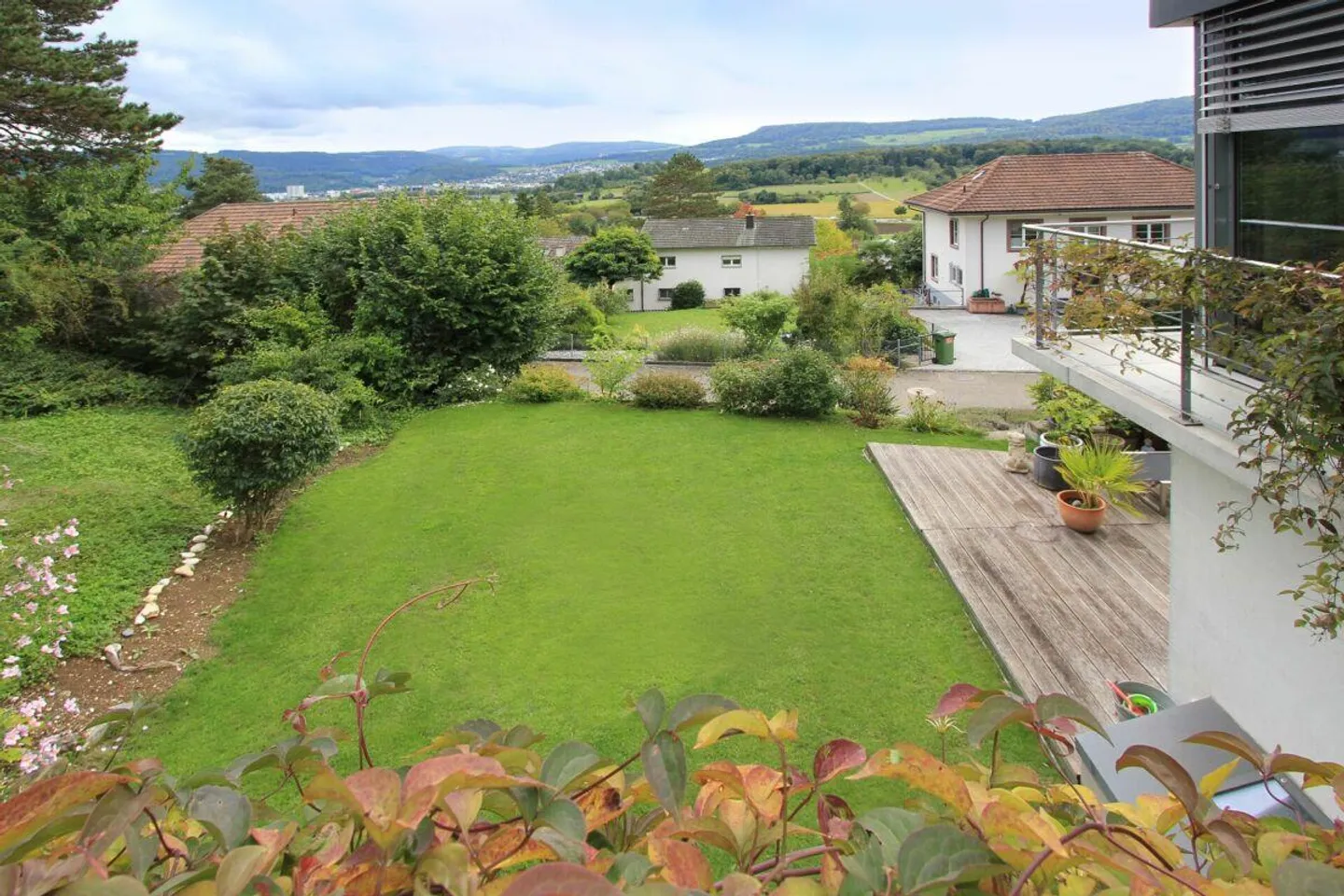 Architettura Moderna - Casa Unifamiliare in una Posizione Tranquilla - Foto 12 di 13