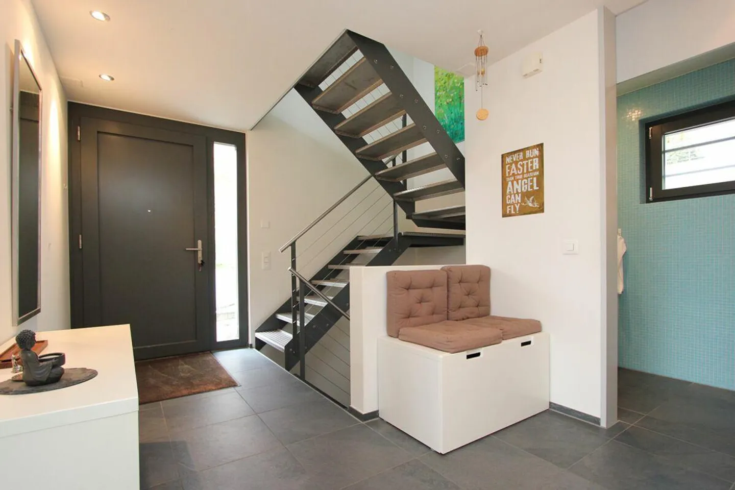 Architettura Moderna - Casa Unifamiliare in una Posizione Tranquilla - Foto 7 di 13