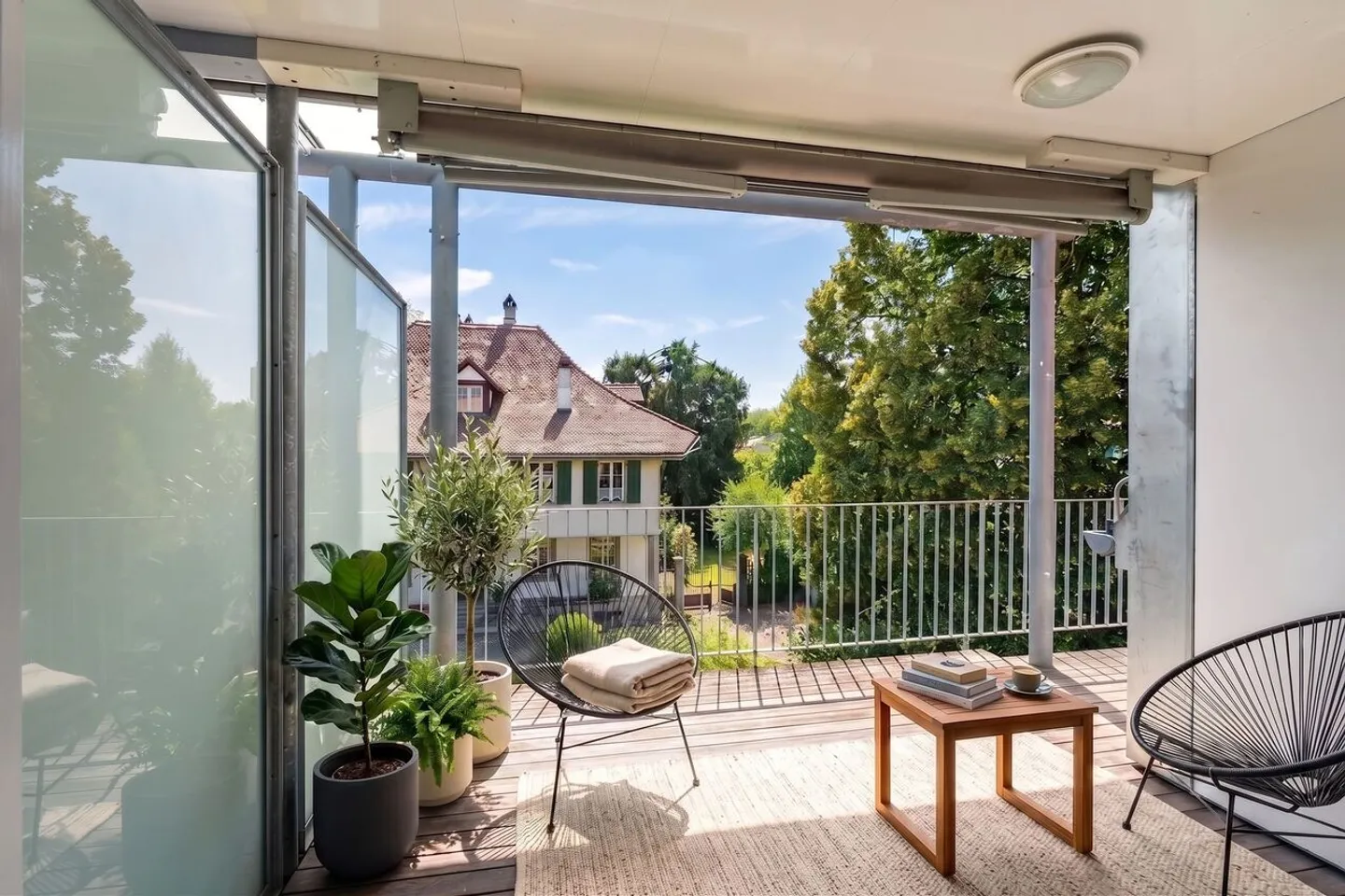 Modern 4.5-room maisonette with spacious balconies - Photo 3 of 8