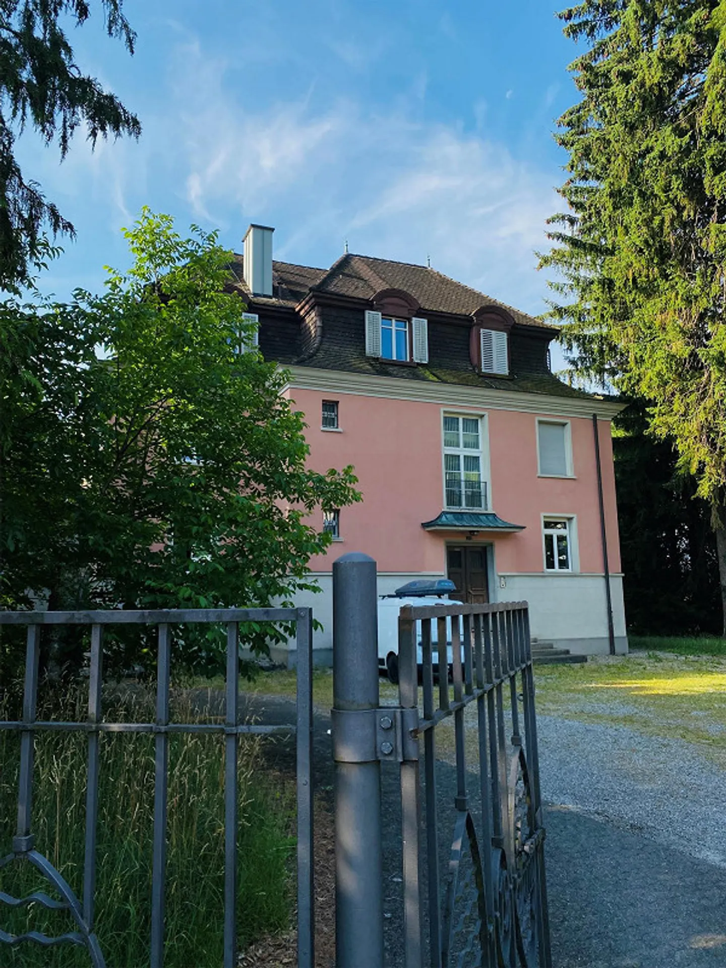 Vivre et travailler avec vue dans une ancienne villa Art Nouveau - Photo 2 sur 14