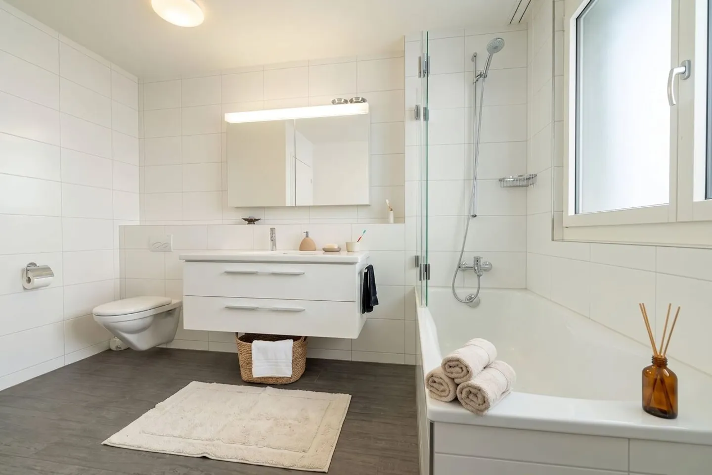 Modern 4.5-room maisonette with spacious balconies - Photo 6 of 8