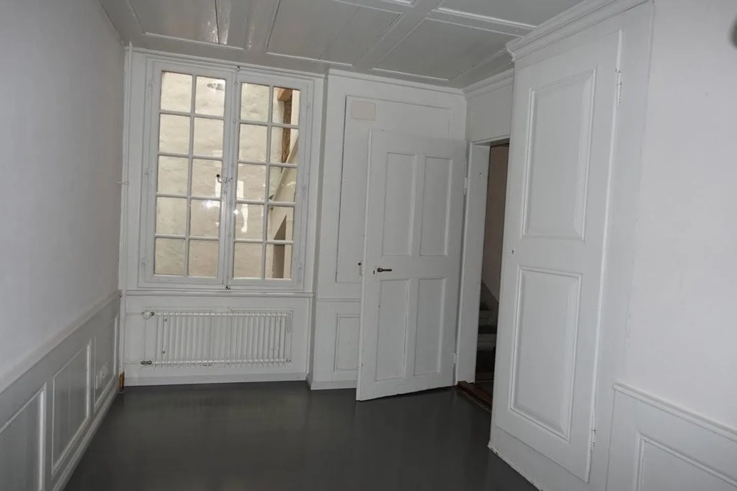 Historical 3-room apartment in old building charm on Rathausgasse - Photo 5 of 10