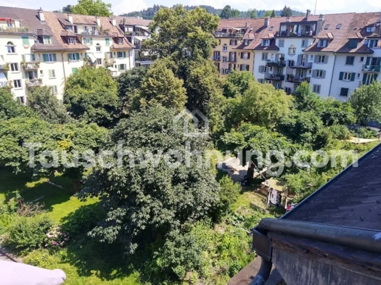 [APPARTAMENTO IN SCAMBIO] Vivere in un grande cortile verde a Lucerna - Foto 1 di 3