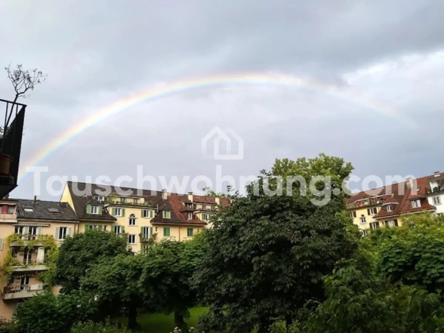 [APPARTAMENTO IN SCAMBIO] Vivere in un grande cortile verde a Lucerna - Foto 2 di 3