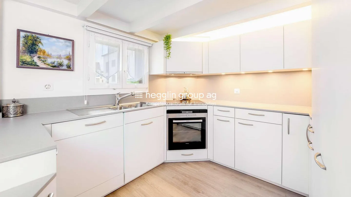 Stylish mid-terrace house with a separate apartment in the heart of Baar - Photo 5 of 11