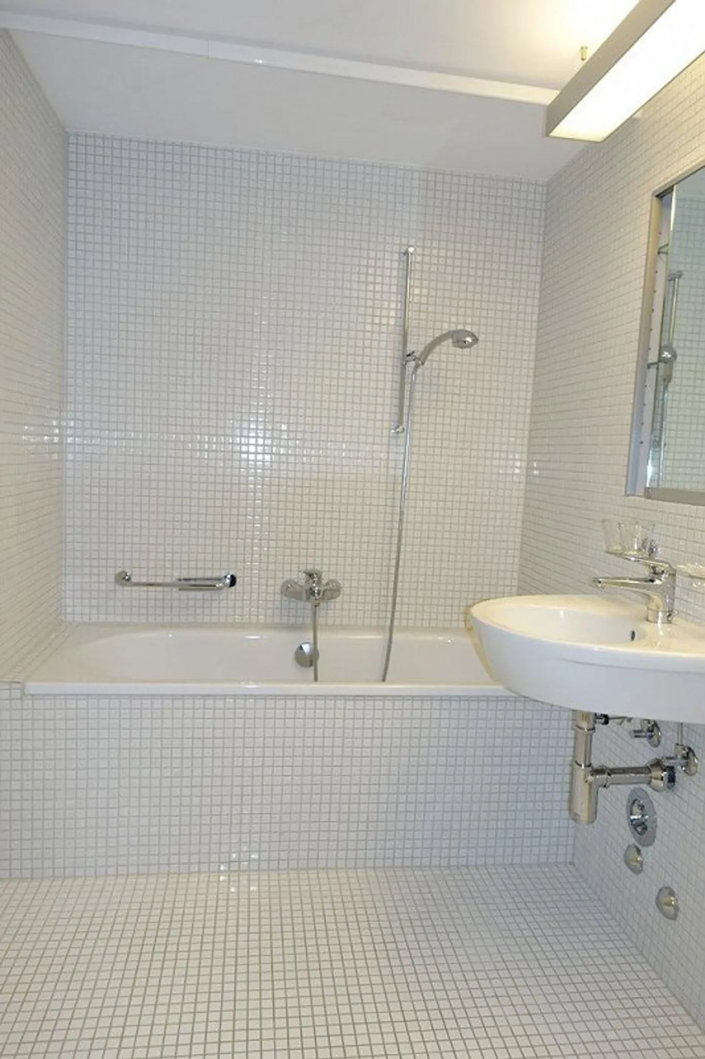 Historical 3-room apartment in old building charm on Rathausgasse - Photo 7 of 10