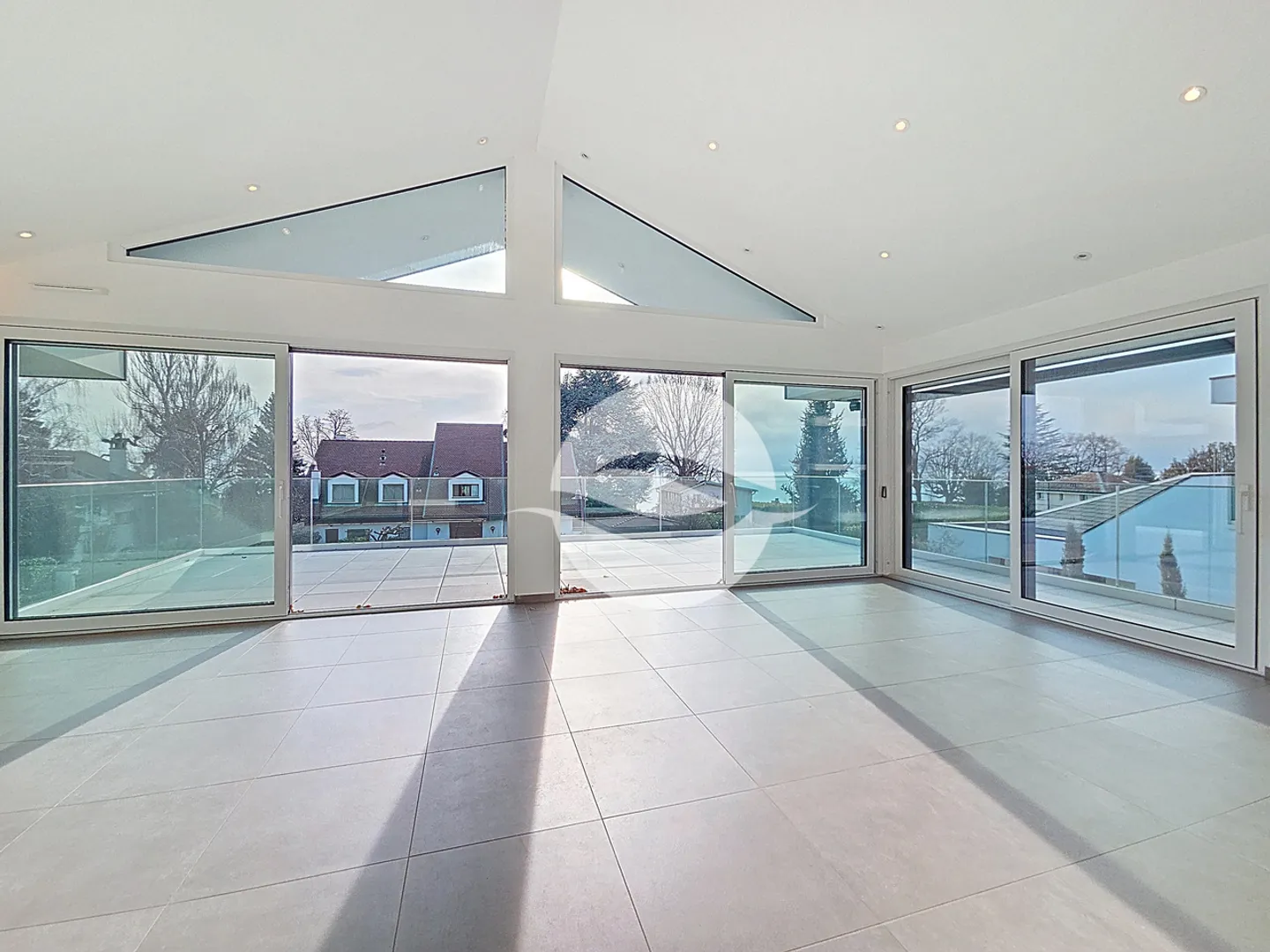 Representative Apartment with Lake View - Photo 4 of 11