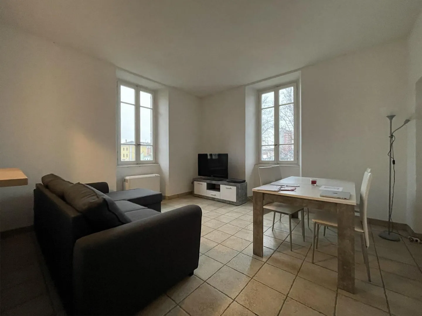 3.5 ZIMMER RENOVIERT IN EINEM HISTORISCHEN HAUS MIT DACHBODEN IN CHIASSO - Foto 1 von 5