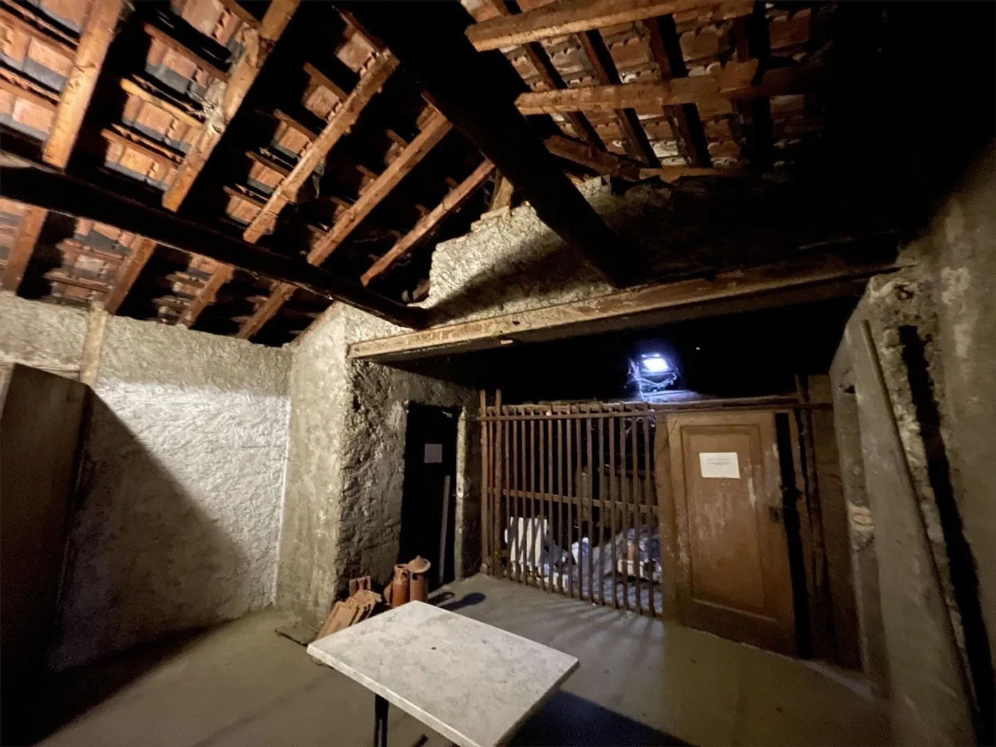 3.5 ZIMMER RENOVIERT IN EINEM HISTORISCHEN HAUS MIT DACHBODEN IN CHIASSO - Foto 5 von 5